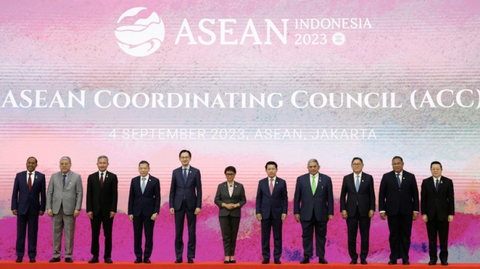 L&iacute;deres da Asean pedem &agrave; junta de Mianmar que interrompa ataques contra civis