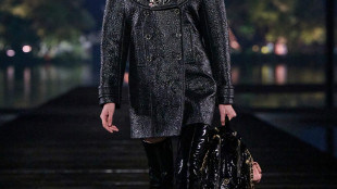 La sfilata di Chanel M&eacute;tiers d'Art in Cina sul West Lake