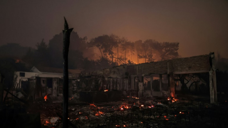 "Des tunnels de feu": en Gironde, la lutte au "corps à corps" des pompiers