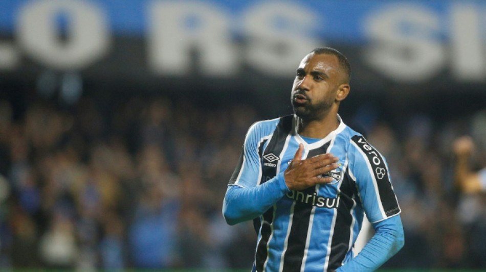 Gr&ecirc;mio goleia Strongest (4-0) em retorno &agrave; Libertadores ap&oacute;s enchentes no RS