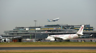 Gr&egrave;ve des aiguilleurs du ciel: un millier de vols annul&eacute;s en France vendredi