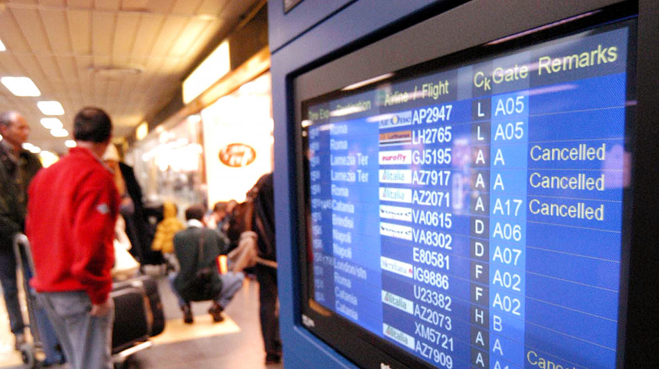 Corte Ue, 'per voli cancellati va rimborsata anche commissione intermediario'