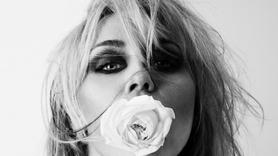 Miley annuncia il nuovo album Bass Persuades in uscita il 18 settembre