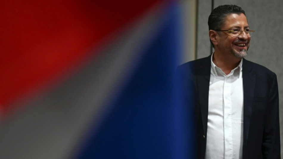 Rodrigo Chaves asume presidencia de Costa Rica con misi&oacute;n de sanear econom&iacute;a