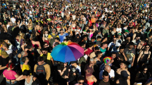Buenos Aires tem marcha do Orgulho com forte mensagem pol&iacute;tica diante das elei&ccedil;&otilde;es