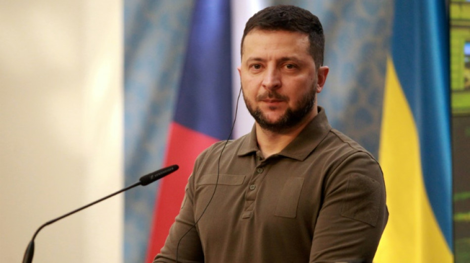 Zelensky se re&uacute;ne com Erdogan ap&oacute;s obter bombas de fragmenta&ccedil;&atilde;o dos EUA