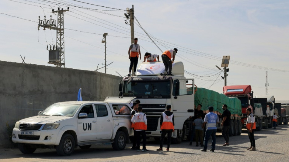 Ajuda humanit&aacute;ria come&ccedil;a a entrar na Faixa de Gaza
