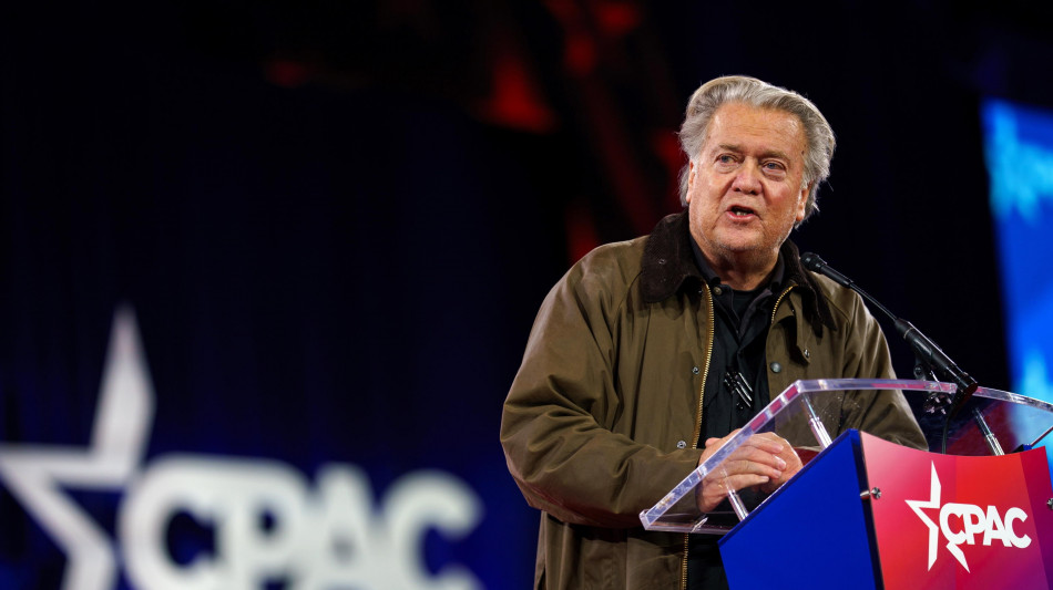 Bannon critica invio armi a Kiev, '&egrave; una guerra europea'