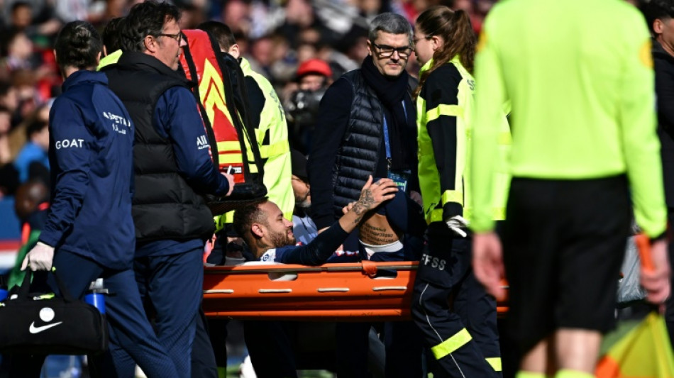 Foot: "L&eacute;sions ligamentaires" pour Neymar, Paris inquiet avant le Bayern 