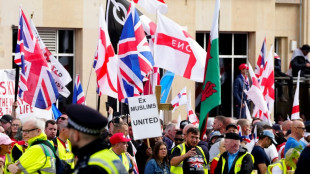 Más de 100.000 personas manifiestan en Londres convocadas por un activista de ultraderecha