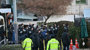Agentes sul-coreanos n&atilde;o conseguem prender presidente afastado