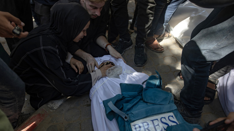 Protezione civile Gaza, '14 morti nei raid israeliani'