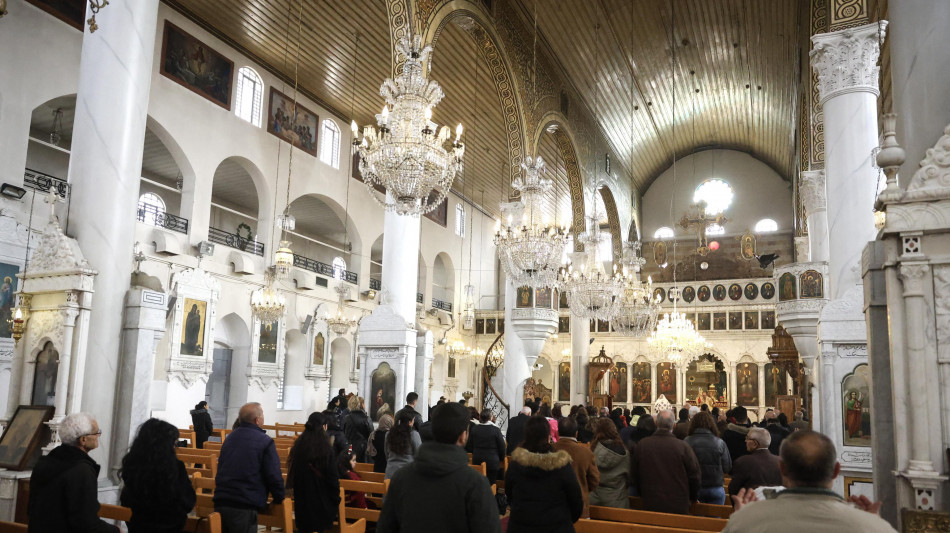 Media, 'attacco kamikaze in una chiesa a Damasco, morti'