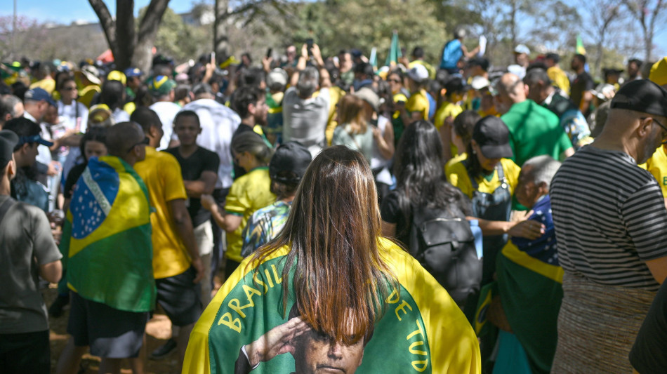 Sostenitori di Bolsonaro protestano in diverse citt&agrave; del Brasile