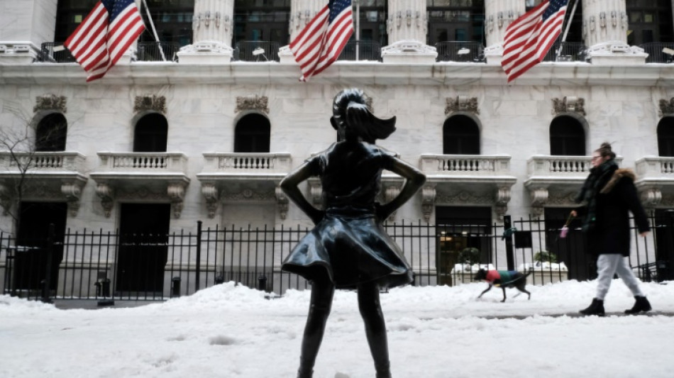 Wall Street finit en hausse, port&eacute;e par les r&eacute;sultats de soci&eacute;t&eacute;s et la Fed