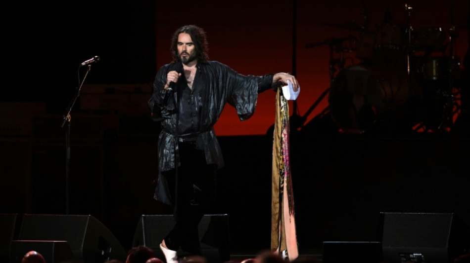 Una mujer acusa al actor brit&aacute;nico Russell Brand de exhibicionismo