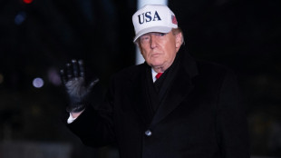 Dollar struggles to recover from losses after Trump comments