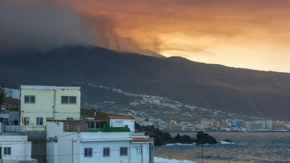 Un incendio sin control quema m&aacute;s de 3.000 hect&aacute;reas en la isla espa&ntilde;ola de Tenerife