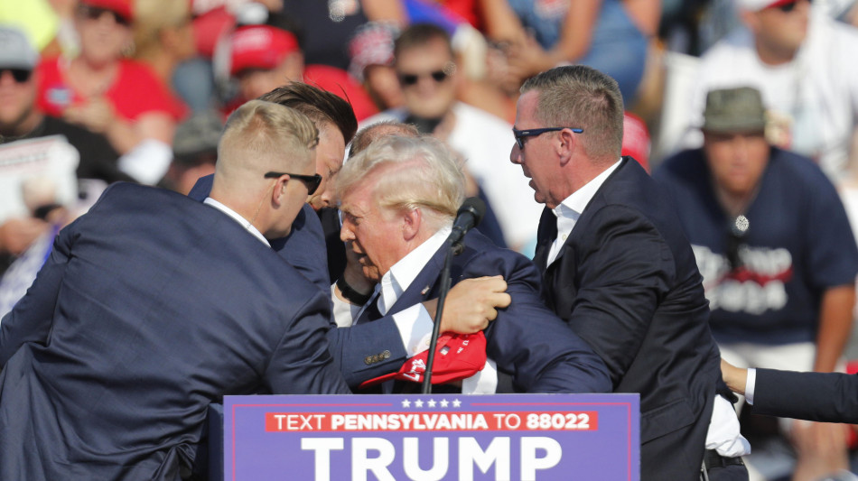 Trump, proiettile mi ha perforato parte superiore dell'orecchio