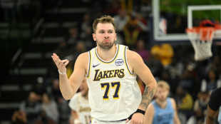 NBA: premier revers des Sixers, les Bulls toujours impériaux, Doncic aussi