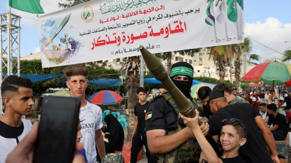 Hamas exp&otilde;e m&iacute;sseis e armas em Gaza pela primeira vez