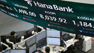 Oil falls, stocks mixed as investors eye tech, US-Iran talks