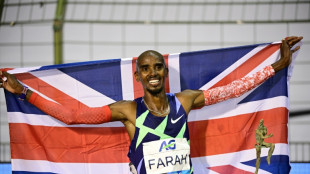 Farah returns to winning ways in London half-marathon
