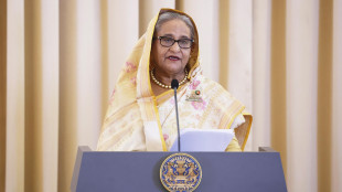 Media, l'ex premier del Bangladesh &egrave; atterrata in India