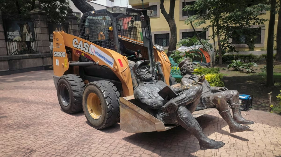 Citt&agrave; del Messico, via le statue di Fidel Castro e del Che