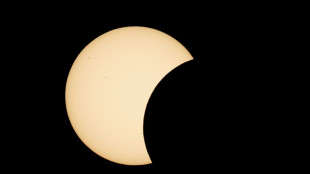 Eclipse solar escurece &Aacute;rtico russo e Isl&acirc;ndia e segue para a Espanha