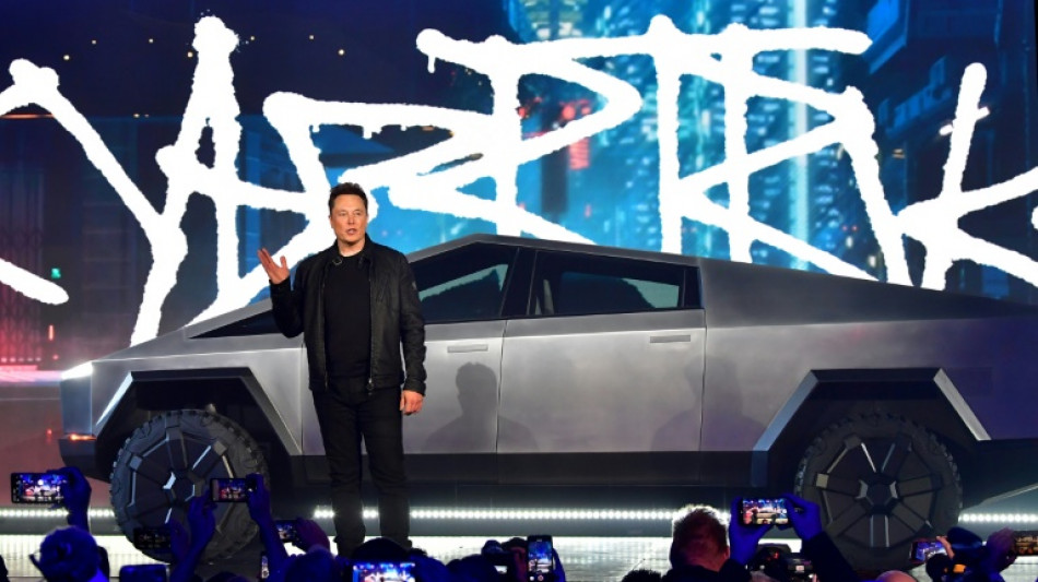 Le premier pickup &eacute;lectrique Cybertruck de Tesla est sorti d'usine