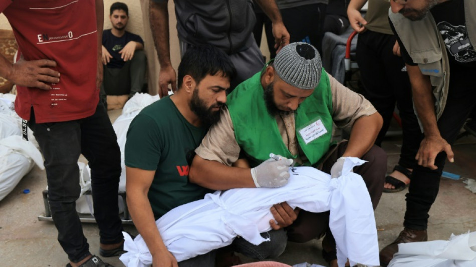 Bodies pile up in central Gaza as Israel steps up strikes