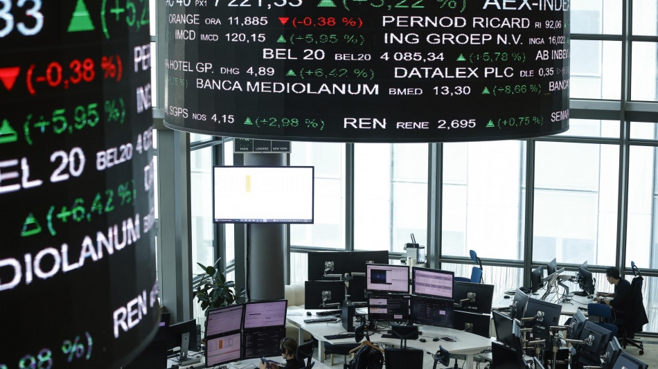Borsa: Europa cauta, Londra +0,3%