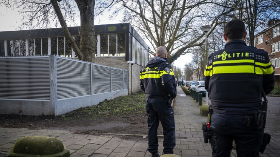 Nach Angriff auf j&uuml;dische Schule: Amsterdamer Polizei verbreitet Bilder von Verd&auml;chtigen
