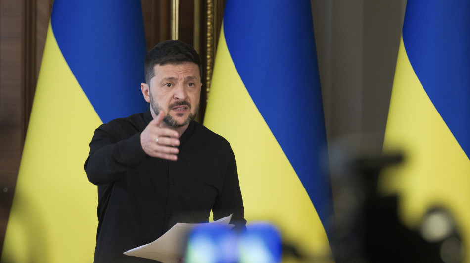 Zelensky, '&egrave; la totale impunit&agrave; di Putin la causa dei raid'