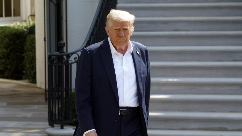 Trump annuncia dazi al 30 % per la Ue