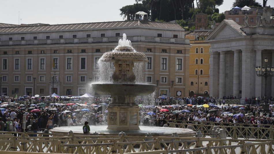 Codacons, 'per funerali Papa appartamenti fino a 2500 euro'