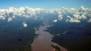 Maduro diz que conceder&aacute; licen&ccedil;as em &aacute;rea disputada com Guiana, que cita 'amea&ccedil;a direta'