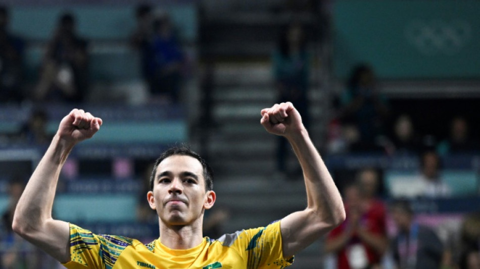 Hugo Calderano vence sul-coreano e vai &agrave; semifinal do t&ecirc;nis de mesa em Paris