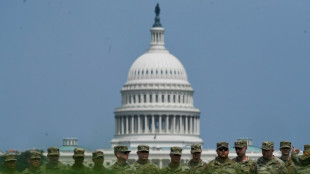 Trump preside desfile em meio a morte a tiros de congressista democrata
