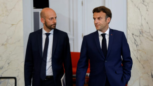 Macron poursuit ses consultations, ronde des postes &agrave; l'Assembl&eacute;e