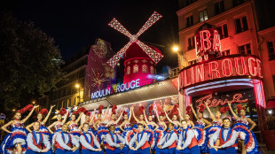 Tornano le pale del Moulin Rouge, crollate oltre un anno fa