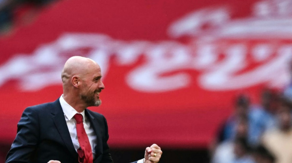 Erik ten Hag renova com o Manchester United at&eacute; 2026