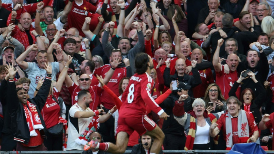 Liverpool vence Arsenal e se isola na liderança do Inglês; City perde 2ª seguida