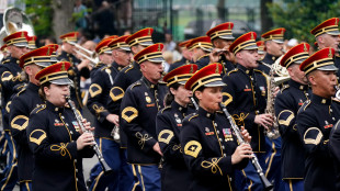 Trump ringrazia l'esercito, tensioni alle proteste