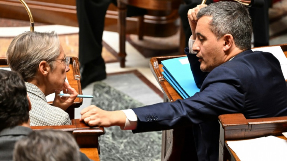 Immigration: le gouvernement d&eacute;fend un projet "&eacute;quilibr&eacute;", les oppositions critiquent