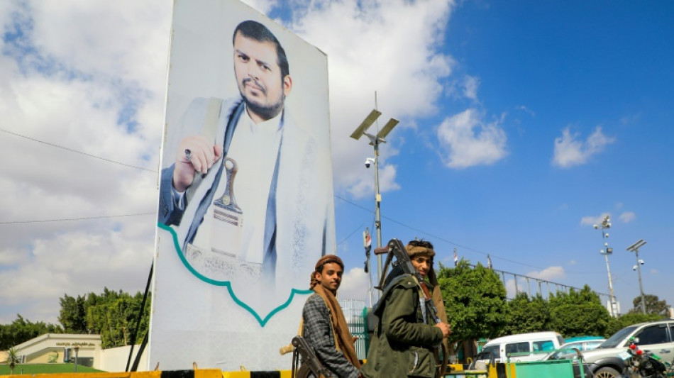 Rebeldes huthis reivindicam ataque a navio dos EUA no I&ecirc;men