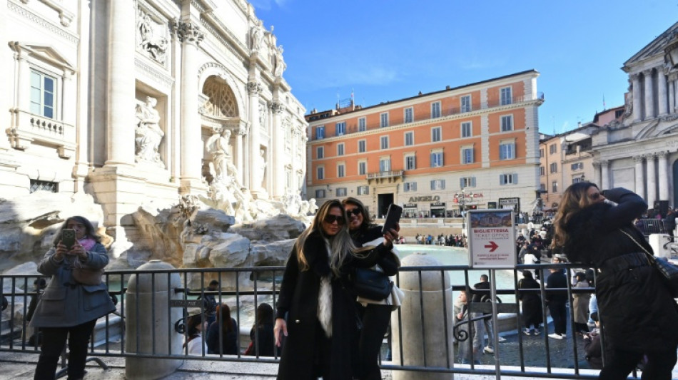 Roma come&ccedil;a a cobrar turistas pelo acesso &agrave; Fontana di Trevi