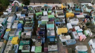 En México, antes del Día de Muertos los difuntos se bañan bajo el sol