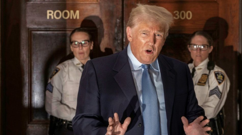Juiz amea&ccedil;a Trump com san&ccedil;&otilde;es e at&eacute; pris&atilde;o por insultos